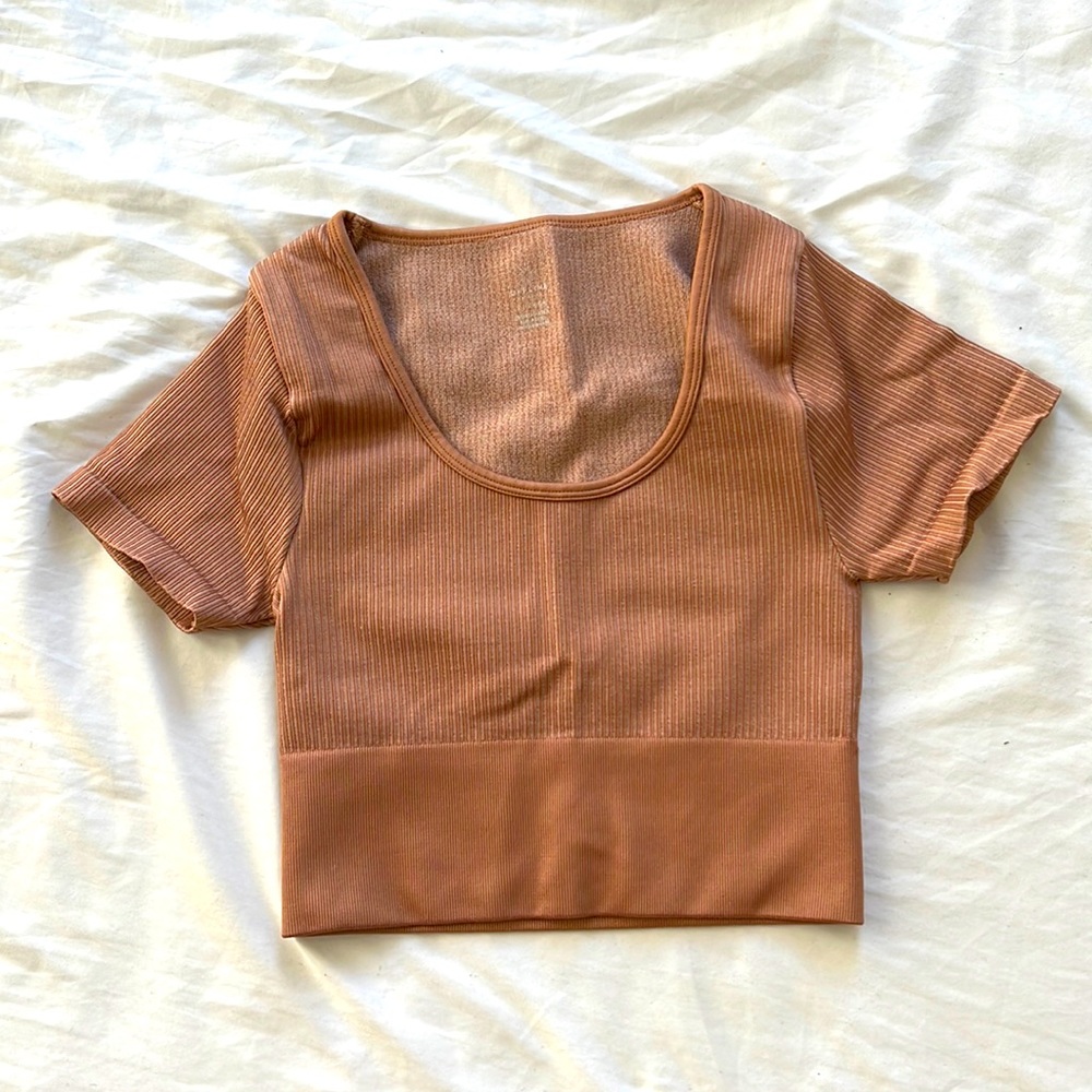 AERIE OFFLINE SEAMLESS SHORT SLEEVE WORKOUT TOP SIZE SMALL